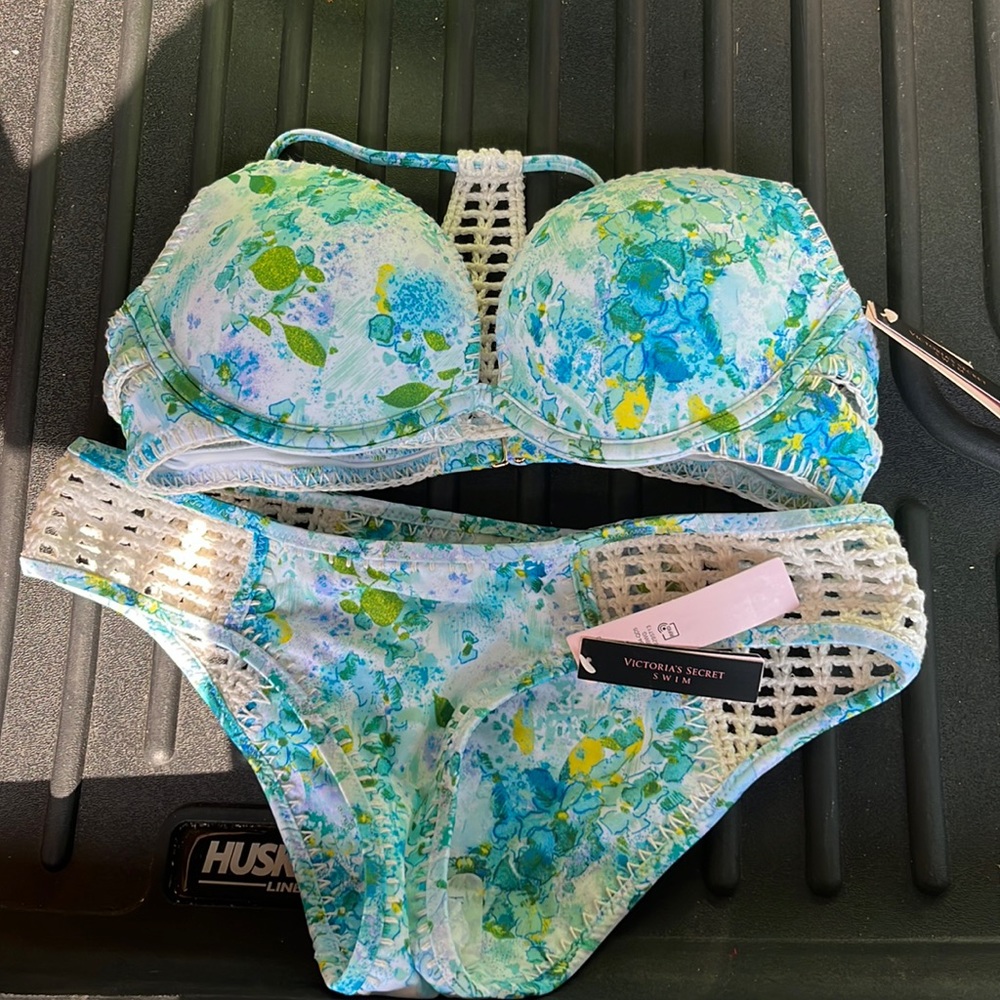 NWT Victoria’s Secret bikini